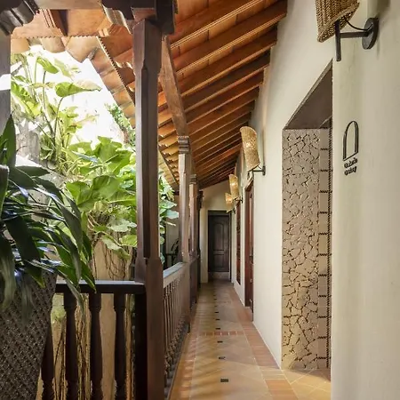 Privado Designer Boutique 4*