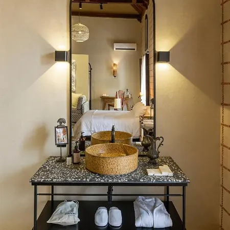 Privado Designer Boutique 4*